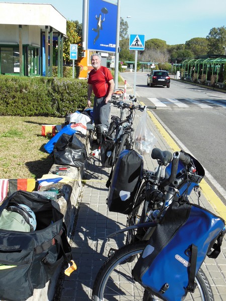 0014 DSCN0038 Don prepping bike