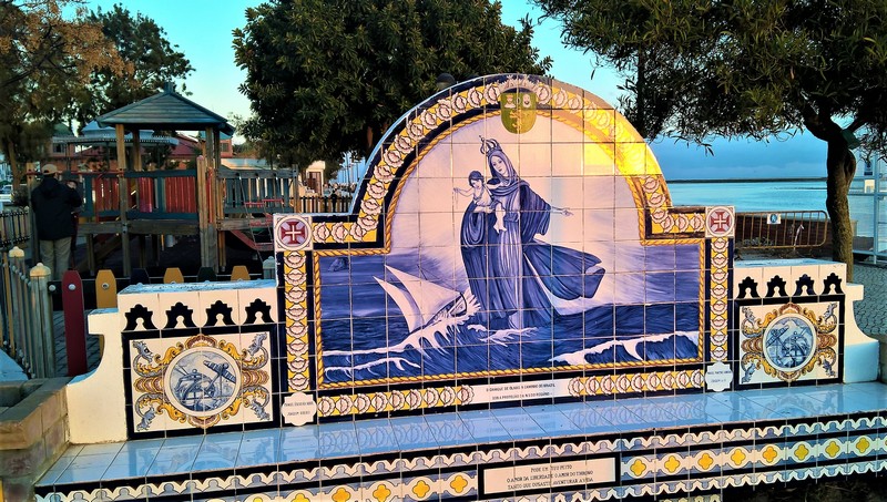 031 Olhao Promenade Colorful bench