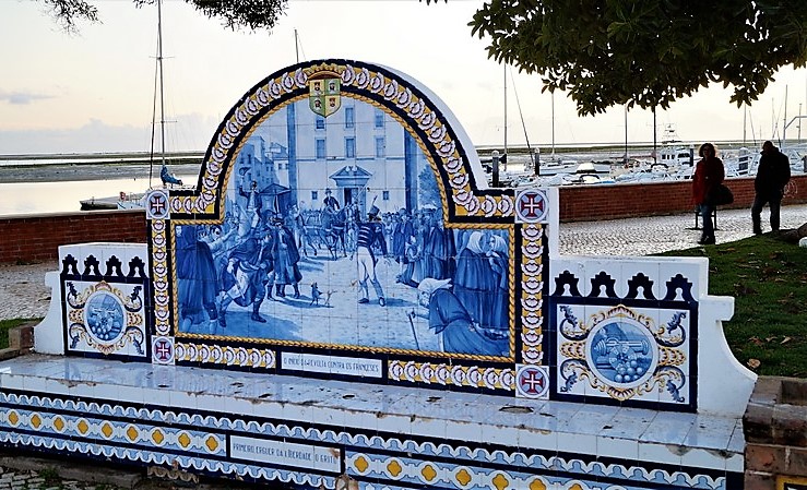 034 Olhao Promenade Colorful bench