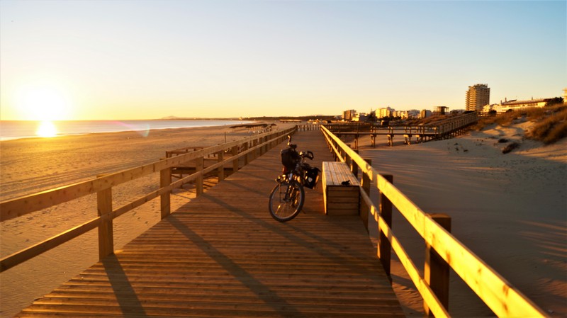 074 MG bike w promenade