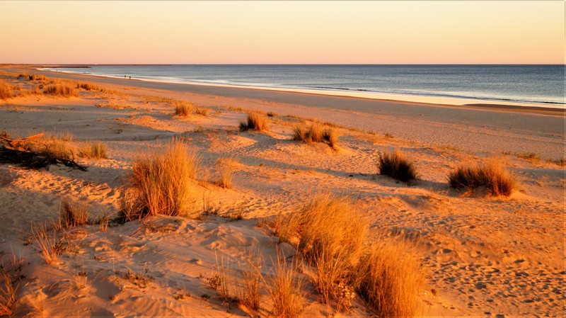 076 MG beach at sunset to East