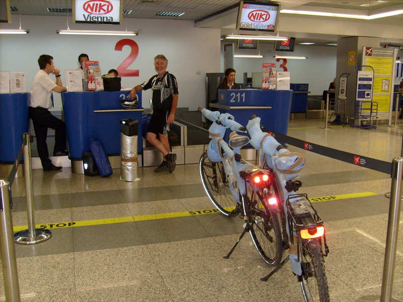 1154 S7302655 Bikes at Airport