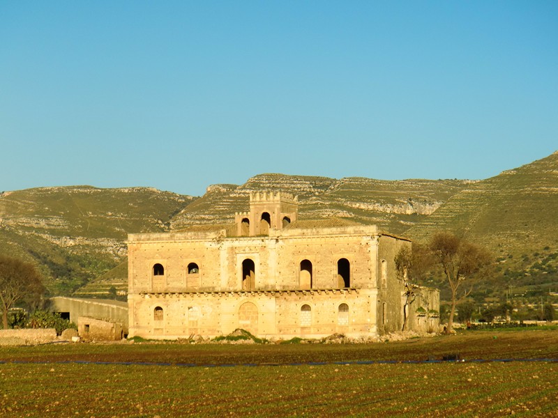 CIMG0302 Castle Avola