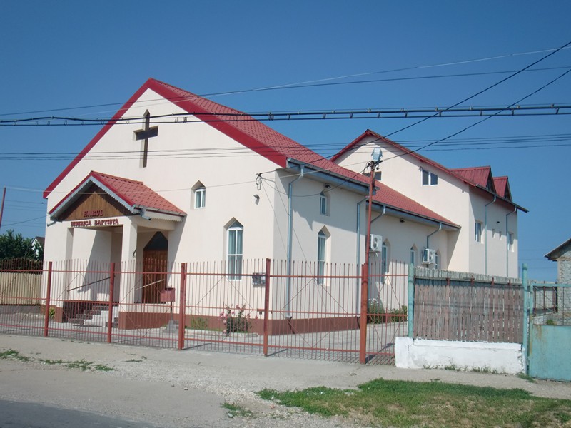 CIMG1412 Baptist Church in Corbu