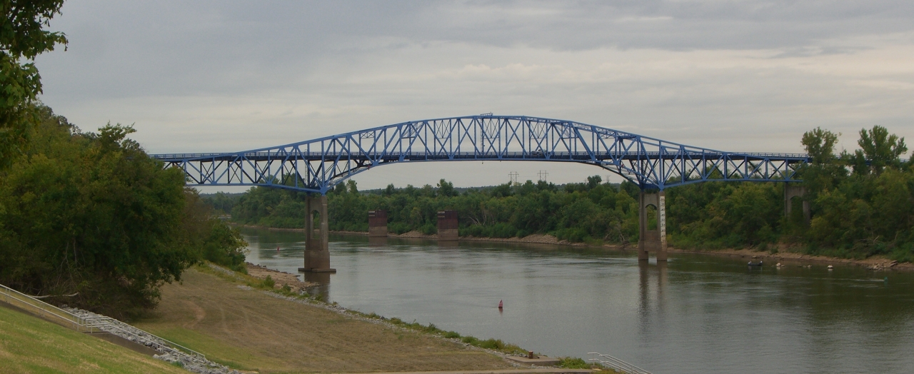CIMG1530 Blue Bridge over the Cumberland