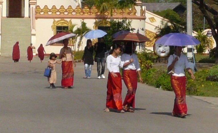 P1090663 Burmese National Cultures Park - Ladies
