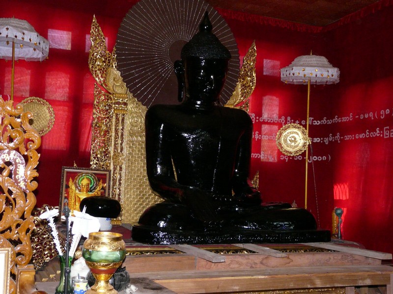 P1100320 Kalaw black buddha