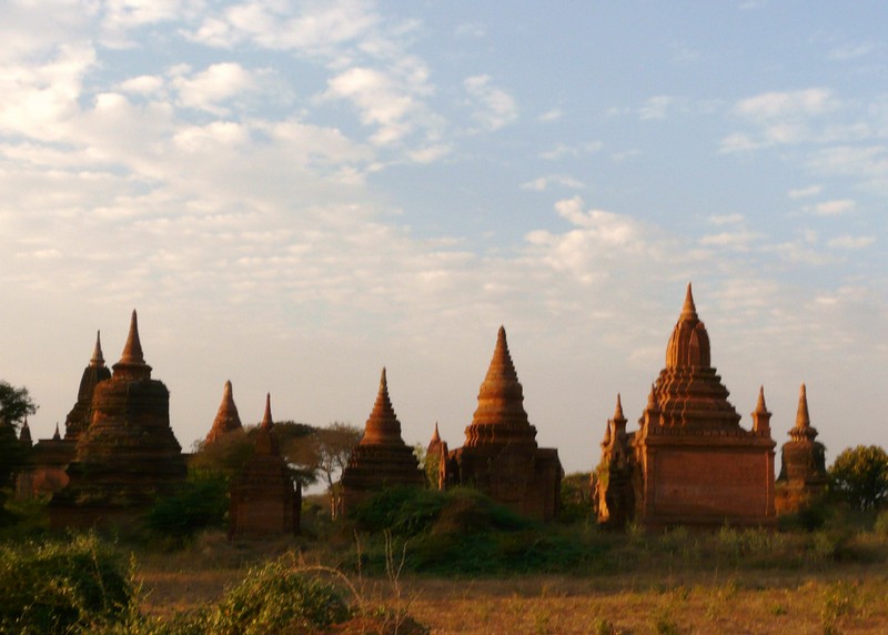 P1100902 Bagan pagodas