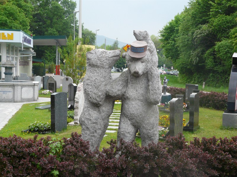 P1110358 Bears in Linz