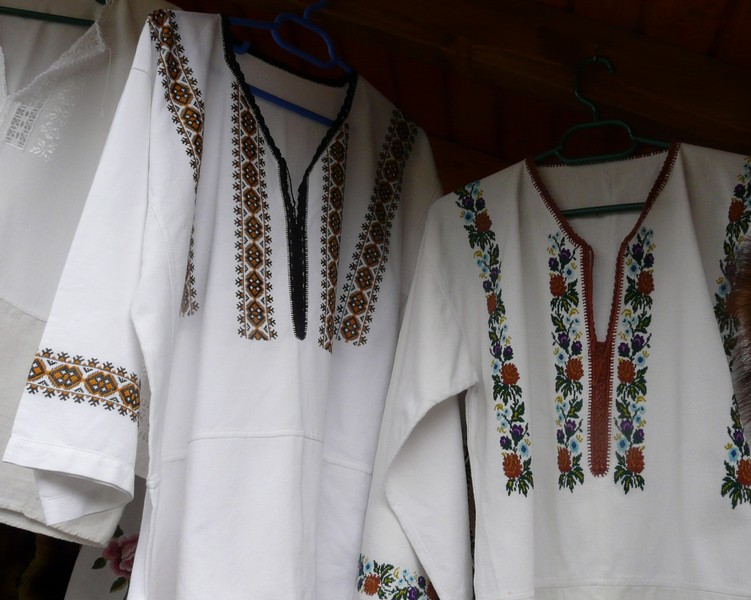 P1200742 Voronet clothes