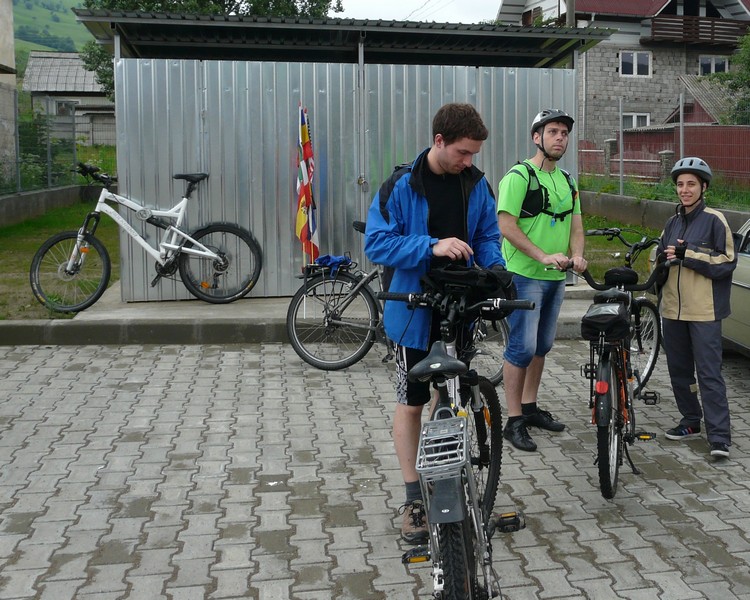 P1200794 Leave the Cars at the station