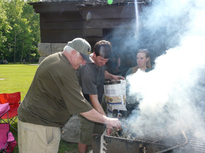 P1270743 Mark Matt grilling