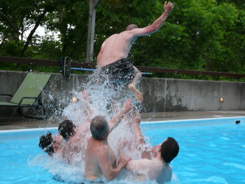P1270773 pool throw ben
